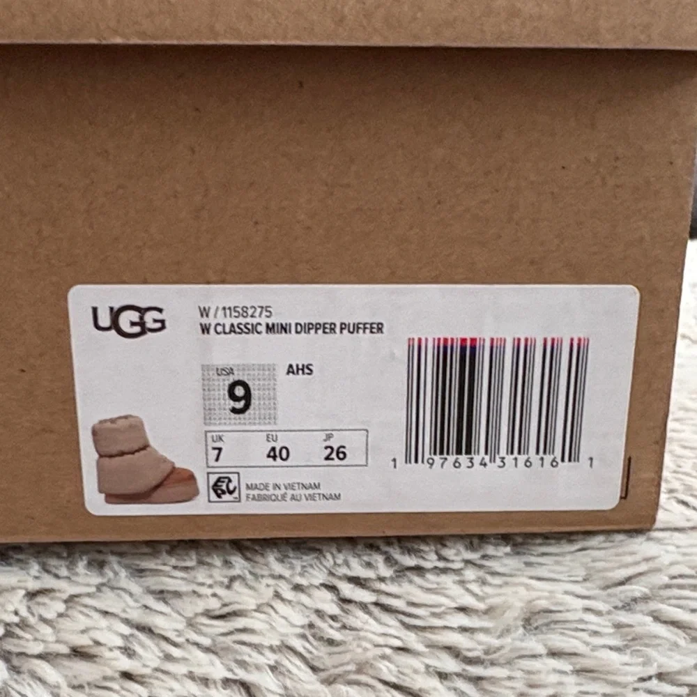 UGG Women's Tan and Brown Winter Boots - Picture 10 of 10